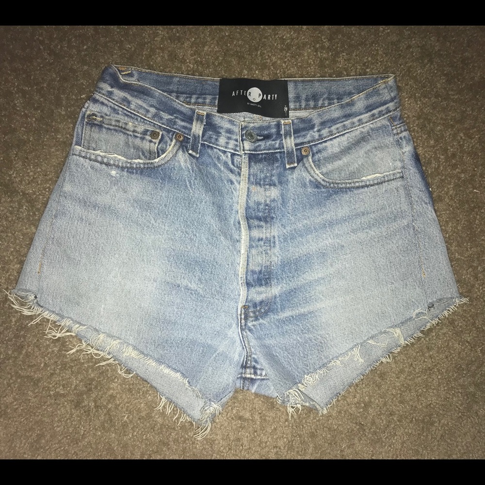 🌟After party Levi’s star shorts 🌟